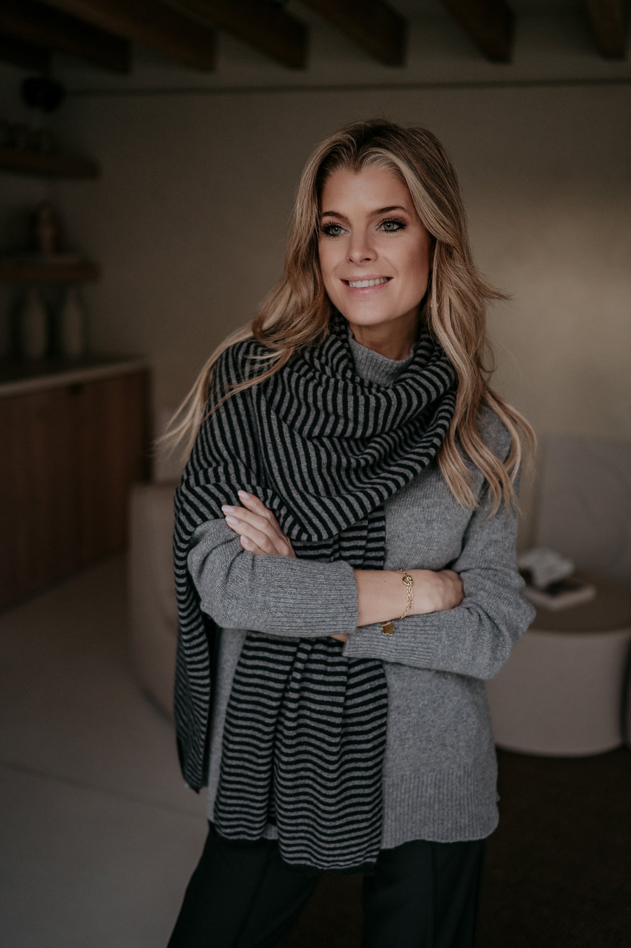 Nedio scarf I Black & Grey