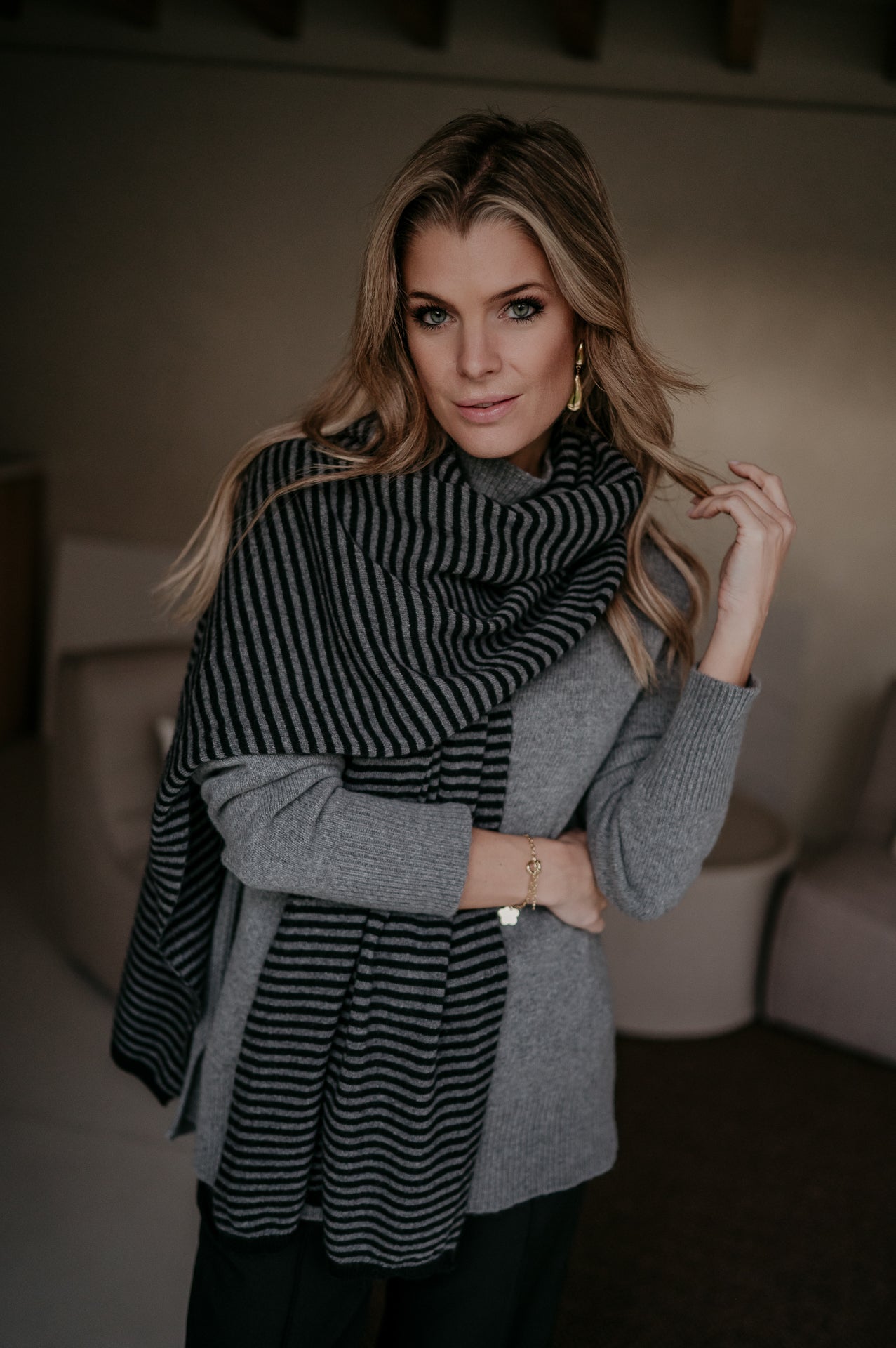 Nedio scarf I Black & Grey