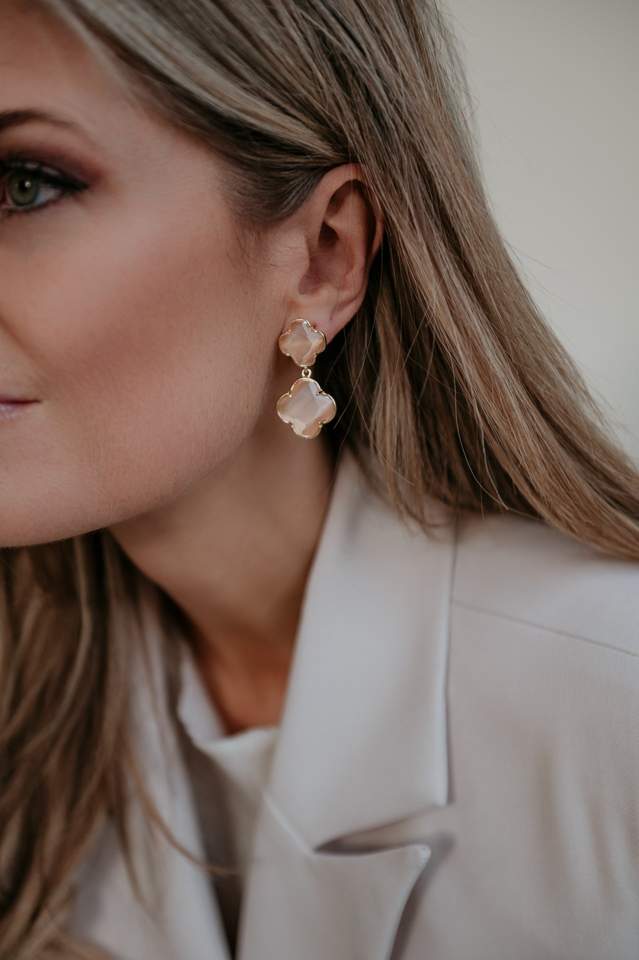 Kubo earrings I Beige