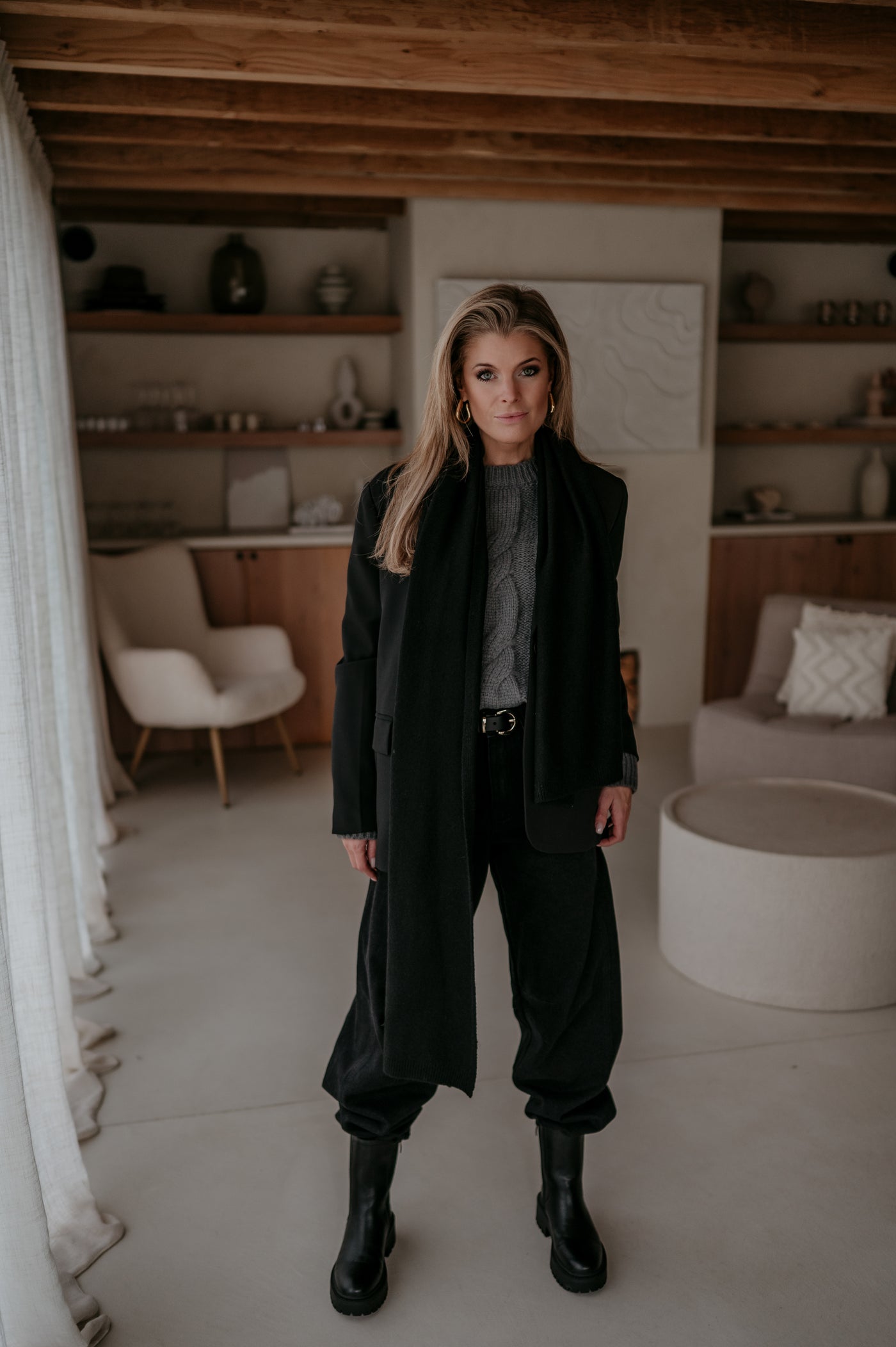 Esiste scarf I Black