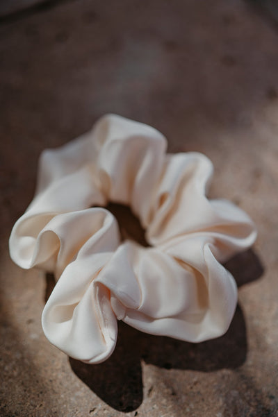 Gemere scrunchie I Ecru - Wild Souls by JV® - Scrunchies