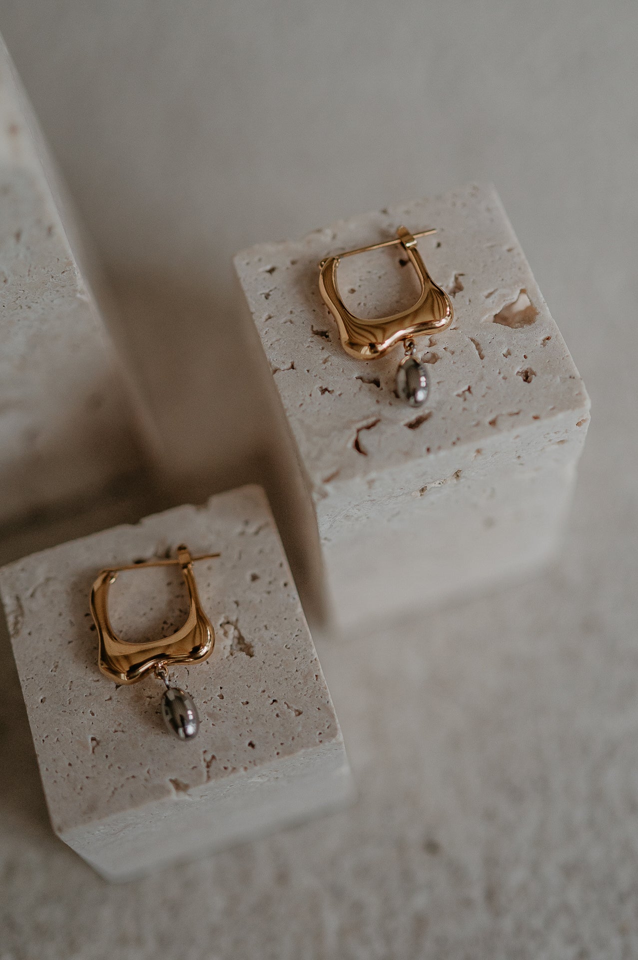 Perplesso earrings I Gold - Wild Souls by JV® - Boots